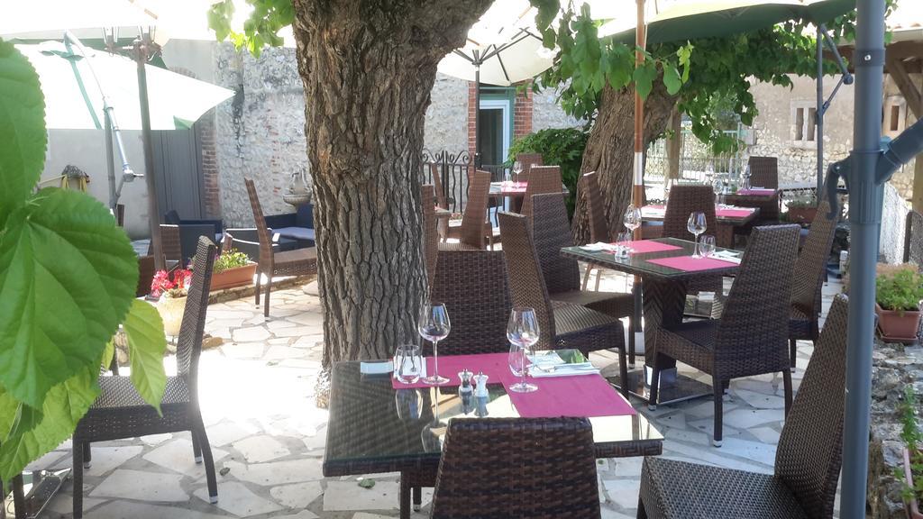 Auberge Le Bistrot De Lussan Lussan  Exteriér fotografie