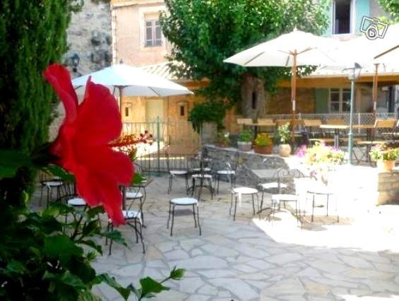 Auberge Le Bistrot De Lussan Lussan  Exteriér fotografie
